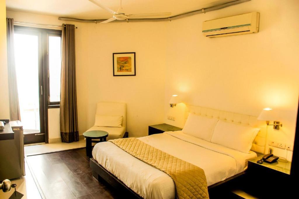 Grand Arcasia Saket- Near Pvr Anupam 3*