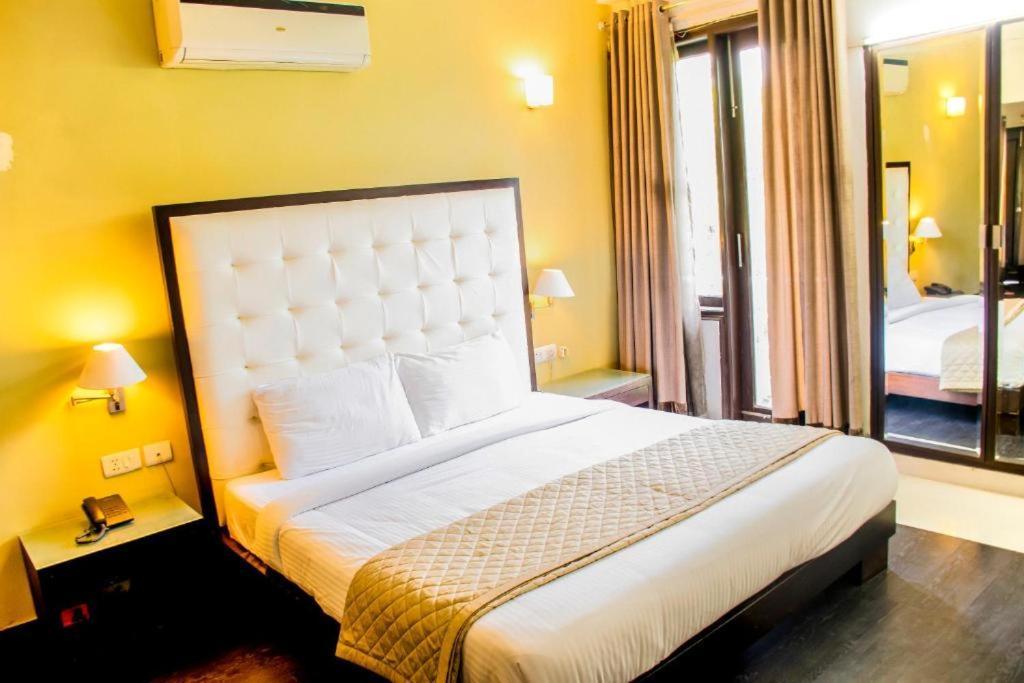 Grand Arcasia Saket- Near Pvr Anupam New Delhi