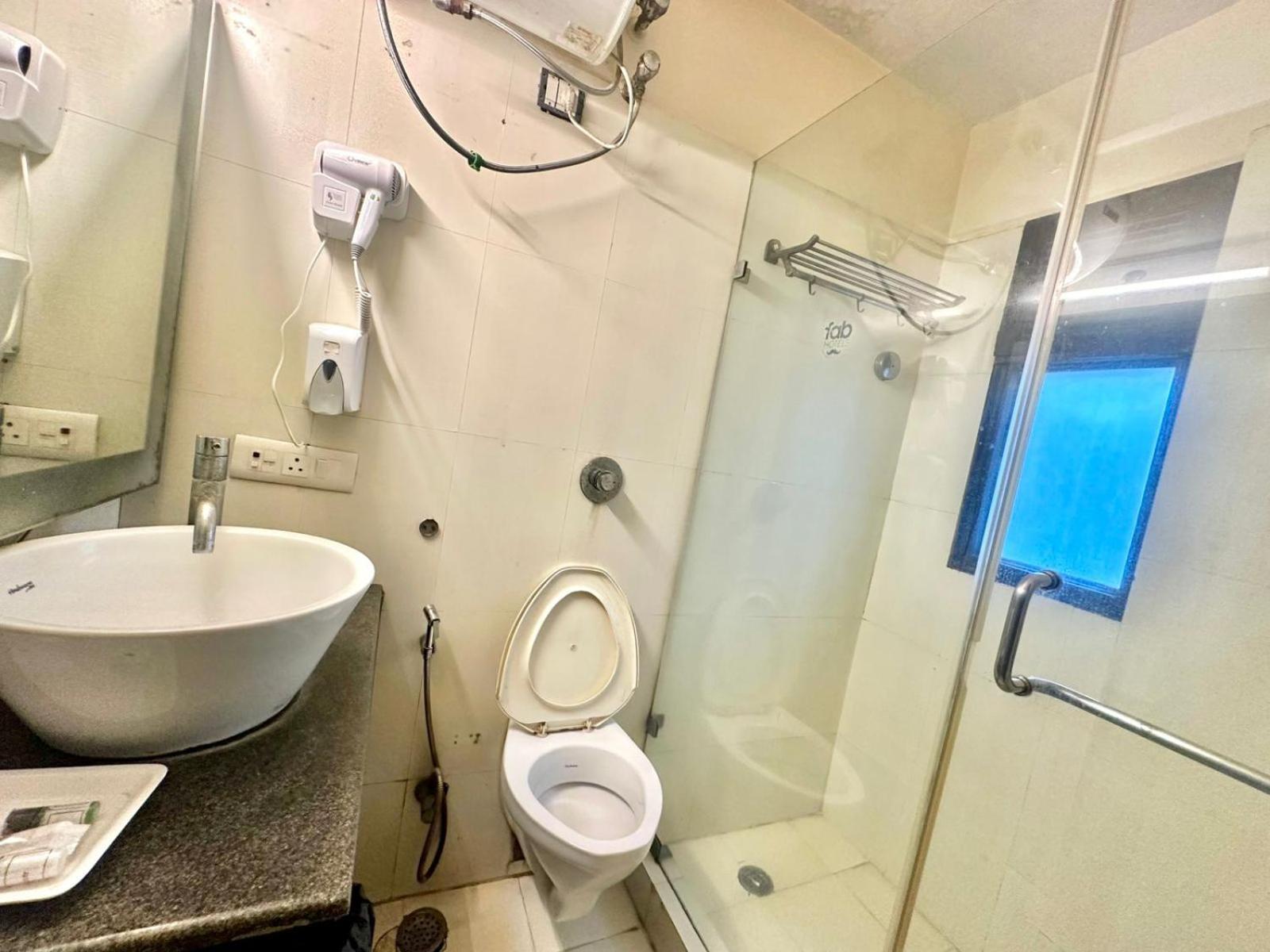 Grand Arcasia Saket- Near Pvr Anupam 3* New Delhi