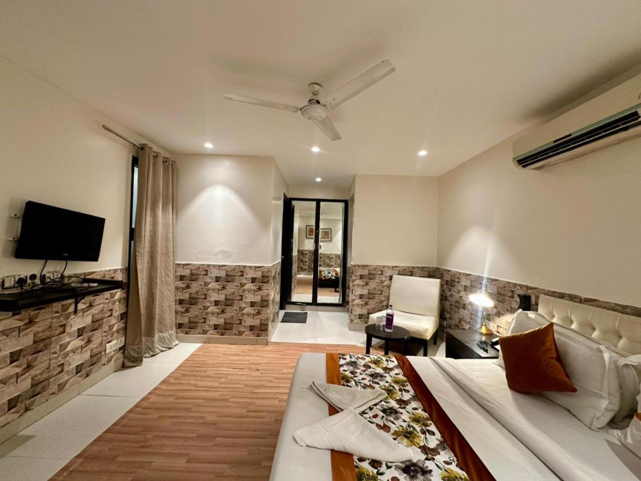 Hotel Grand Arcasia Saket- Near Pvr Anupam 3*
