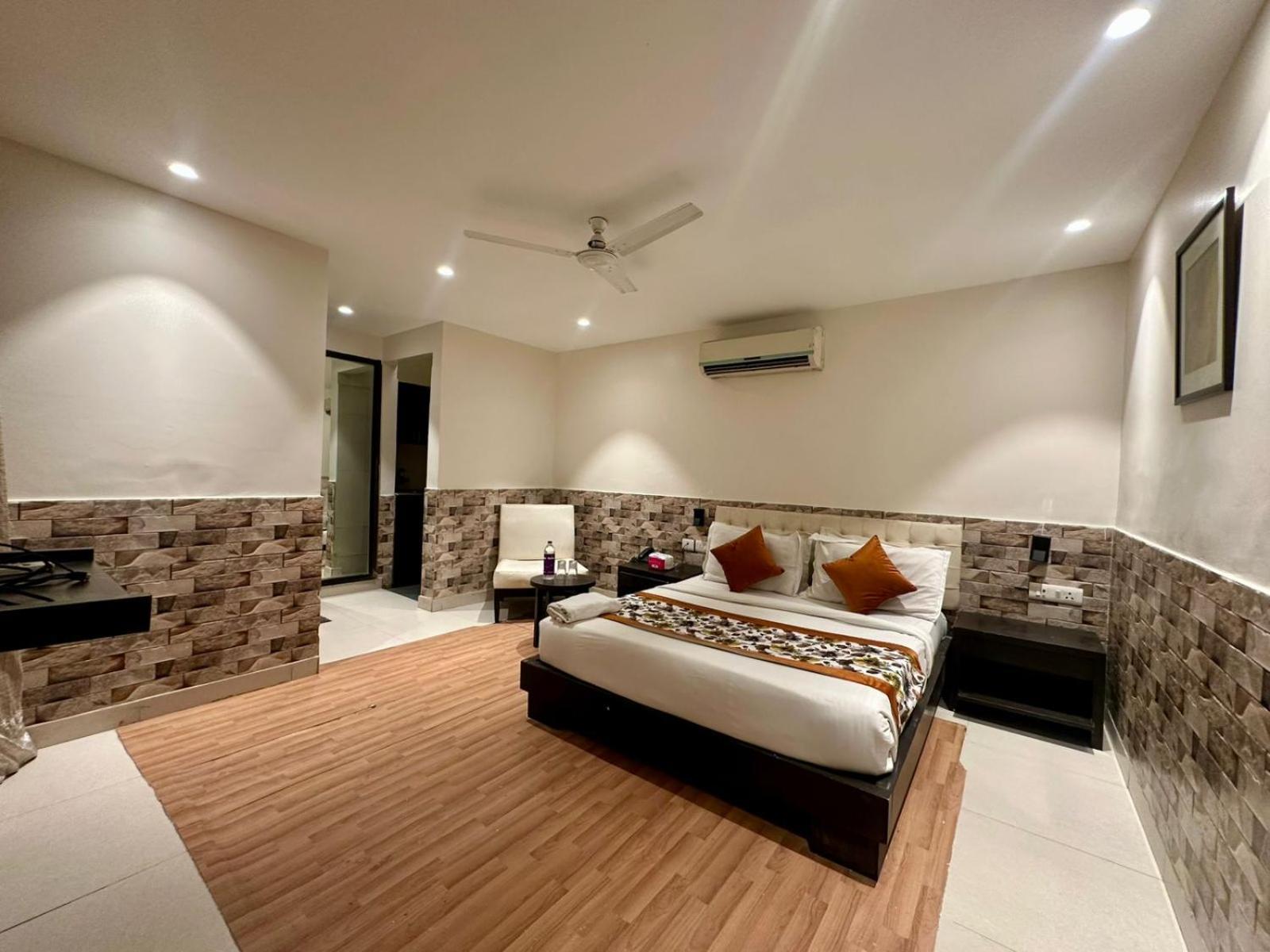 Grand Arcasia Saket- Near Pvr Anupam Hotel New Delhi
