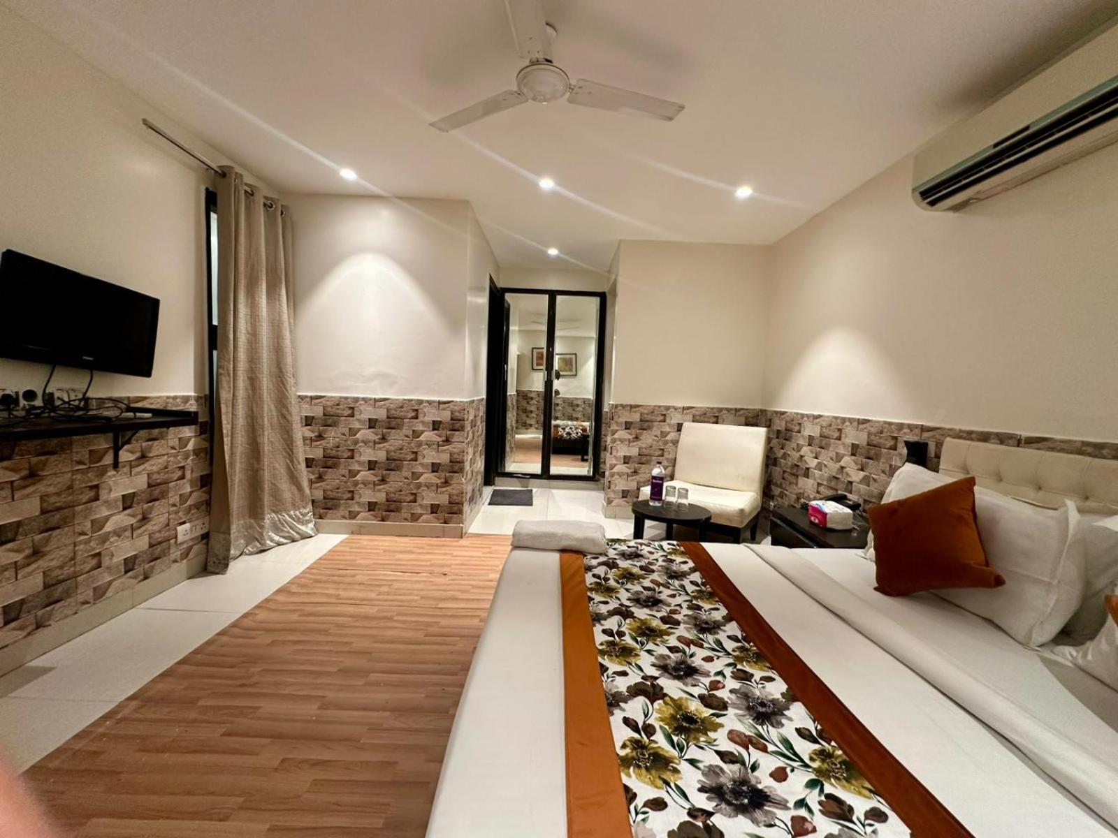 Hotel Grand Arcasia Saket- Near Pvr Anupam 3*