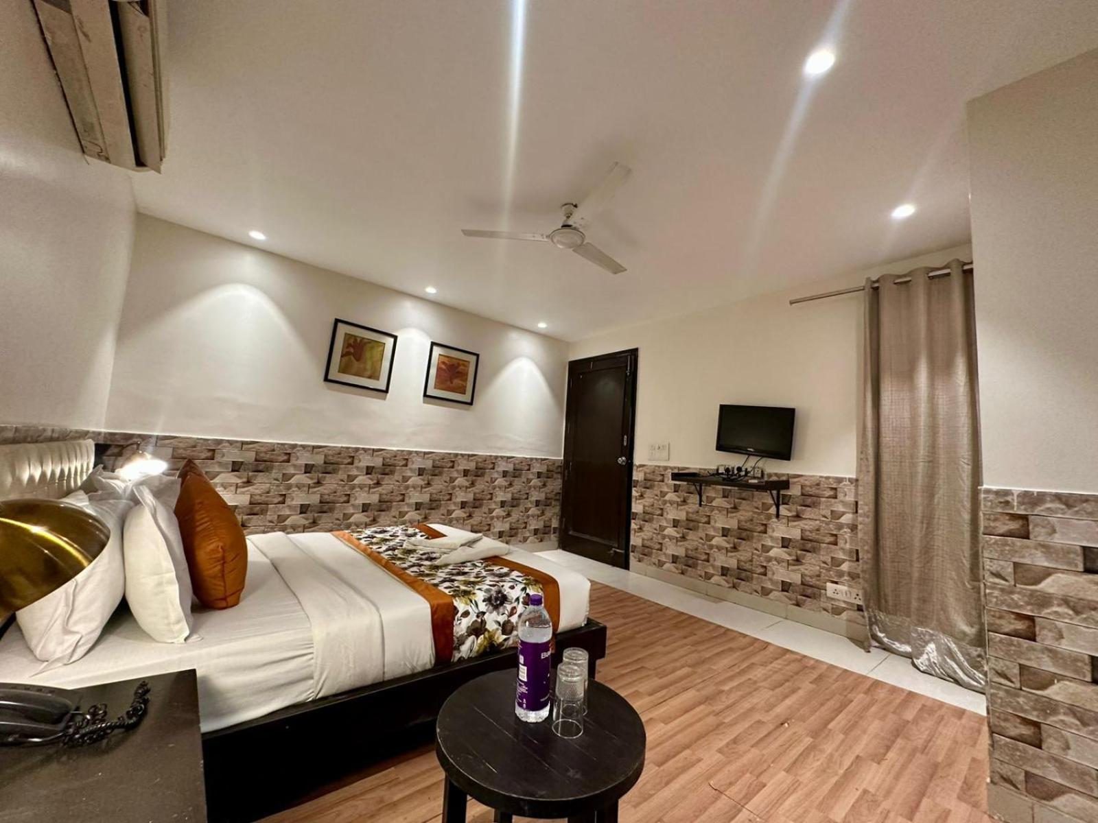 Grand Arcasia Saket- Near Pvr Anupam 3* New Delhi